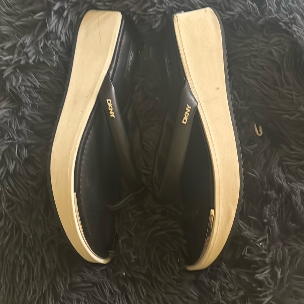 Used black DKNY thong sandals